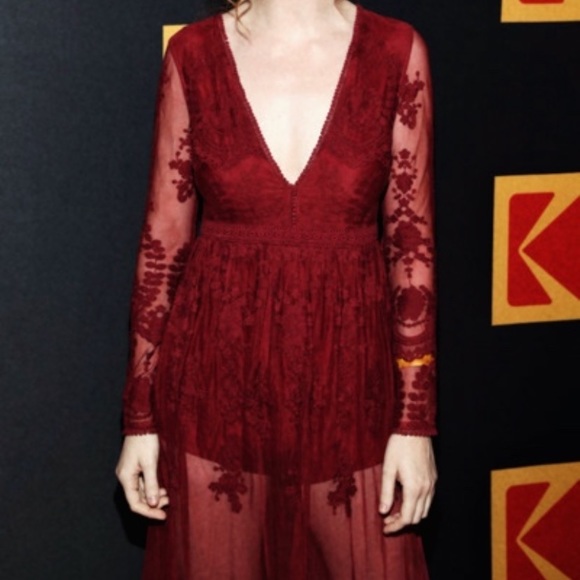 RED LACE DRESS - Picture 3 of 3